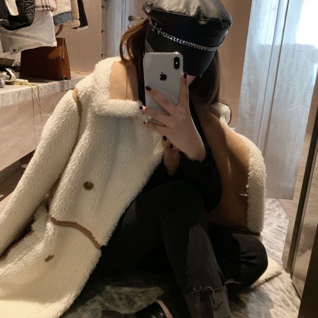 Flauschiger Mantel mit Umlegekragen und aufgesetzten Taschen Fashion Bullet