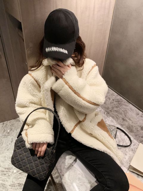 Flauschiger Mantel mit Umlegekragen und aufgesetzten Taschen Fashion Bullet