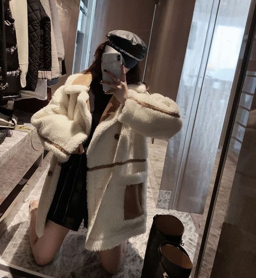 Flauschiger Mantel mit Umlegekragen und aufgesetzten Taschen Fashion Bullet