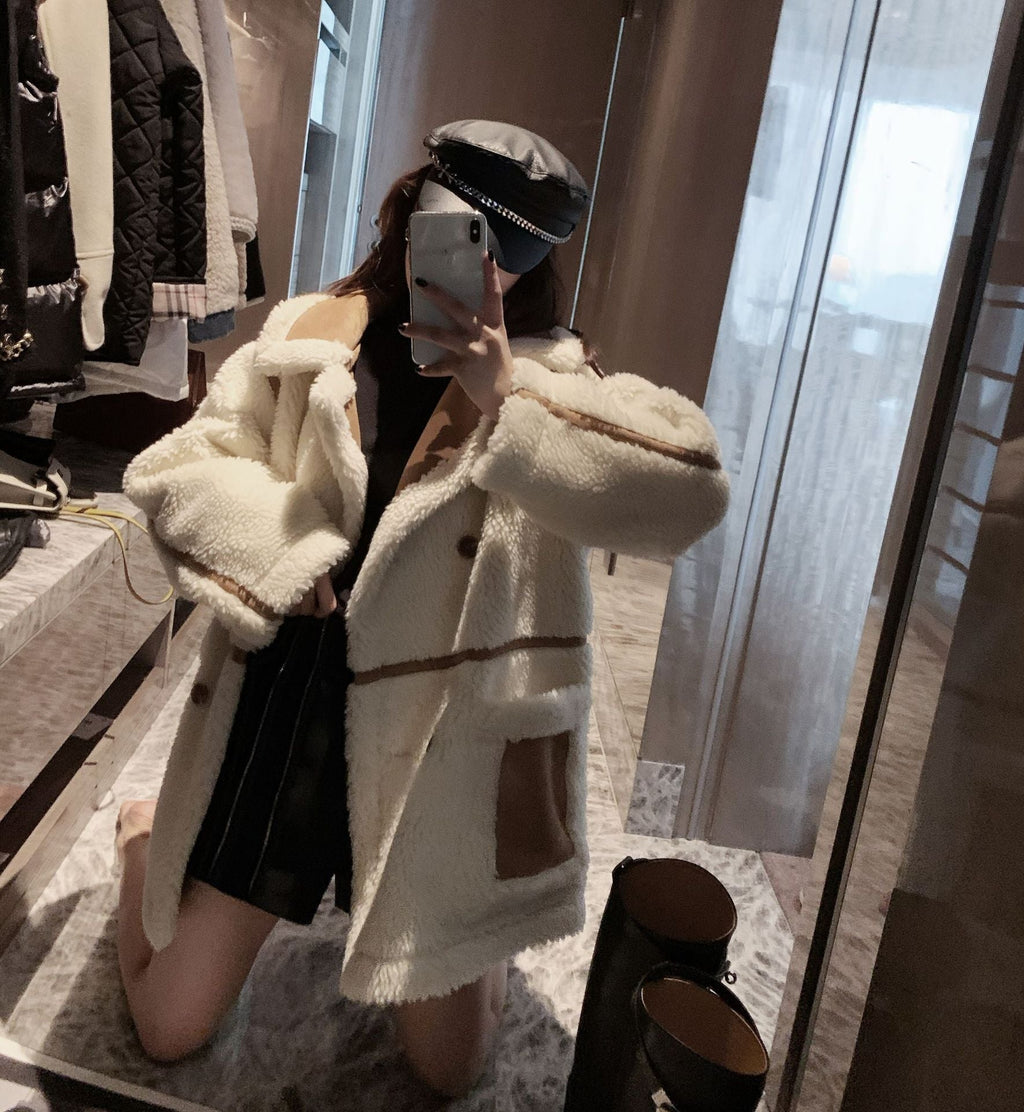 Flauschiger Mantel mit Umlegekragen und aufgesetzten Taschen Fashion Bullet