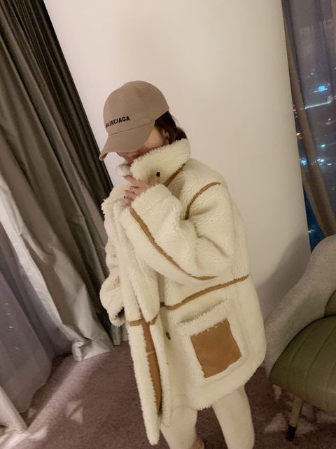 Flauschiger Mantel mit Umlegekragen und aufgesetzten Taschen Fashion Bullet